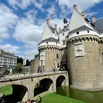 Grande Chambre Independante, Charme, Calme Sur Jardin, Nantes Centre, Acces Prive Par Escalier De L\'Immeuble, Sdb & Wc Prives, 10 Minutes Gare Et Palais Des Congres