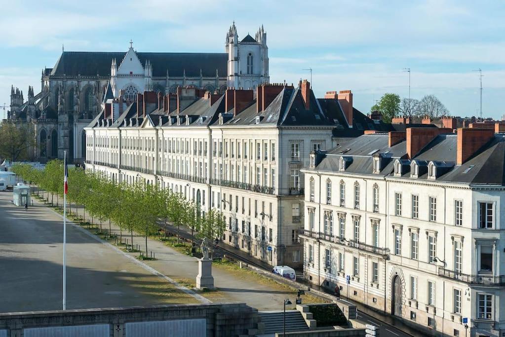 Apartment Grande Independante, Charme, Calme Sur Jardin, Centre, Acces Prive Par Escalier De L'immeuble, Sdb & Wc Prives, 10 Minutes Gare Et Palais Des Congres